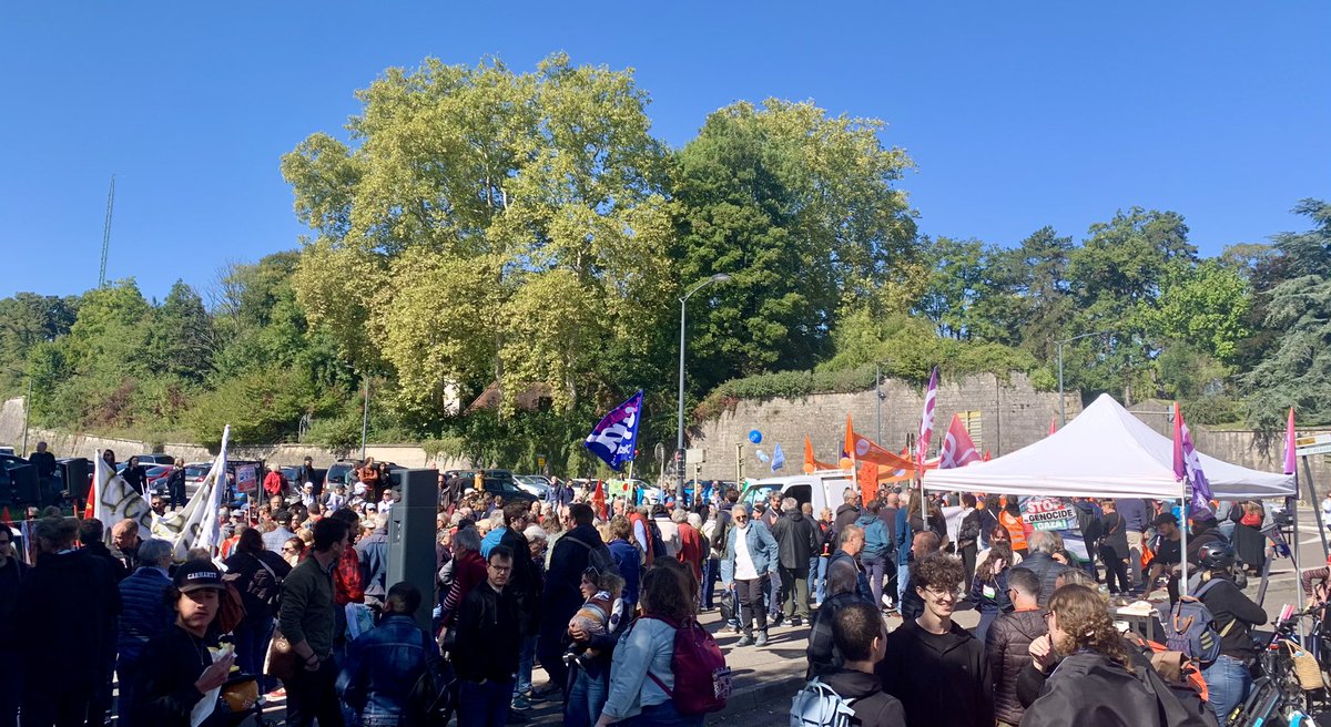 A l’heure où il n’y a aucune lisibilité sur le projet gouvernemental, nous découvrons chaque jour, avec stupéfaction, l’absence de cap d’E Macron...

En soutien de l’intersyndicale, restons mobilisés pour une justice fiscale, sociale et environnementale 🌹✊