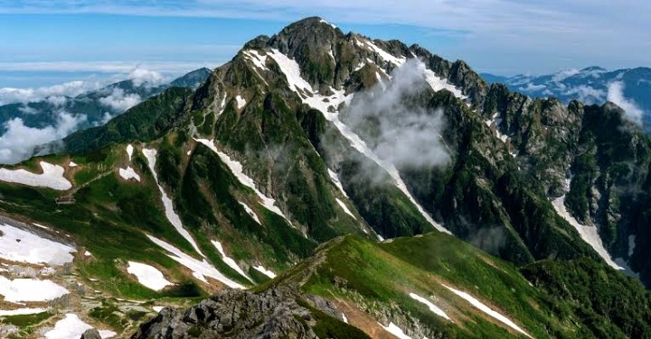 jetaime1france's tweet image. Matin🍀🕊️
十月三日は登山の日🧗‍♀️
日本山岳会が明治38年10月に発足＆「と（10）ざん（3）」と読む語呂合わせから🎵
山に登ることで雄大な自然に触れ、その素晴らしさを知り、その恩恵に感謝する日。
＃登山の日
＃Alpinisme
＃十月三日
＃日本山岳会
＃雄大な自然
＃フランス語
＃今日は何の日
＃書