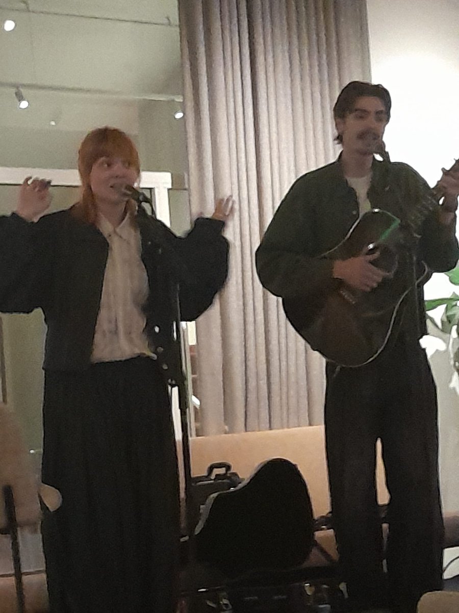 Vanavond Popronde in Tilburg. Erg mooi vond ik het optreden van Tjels uit Haarlem bij Benee.