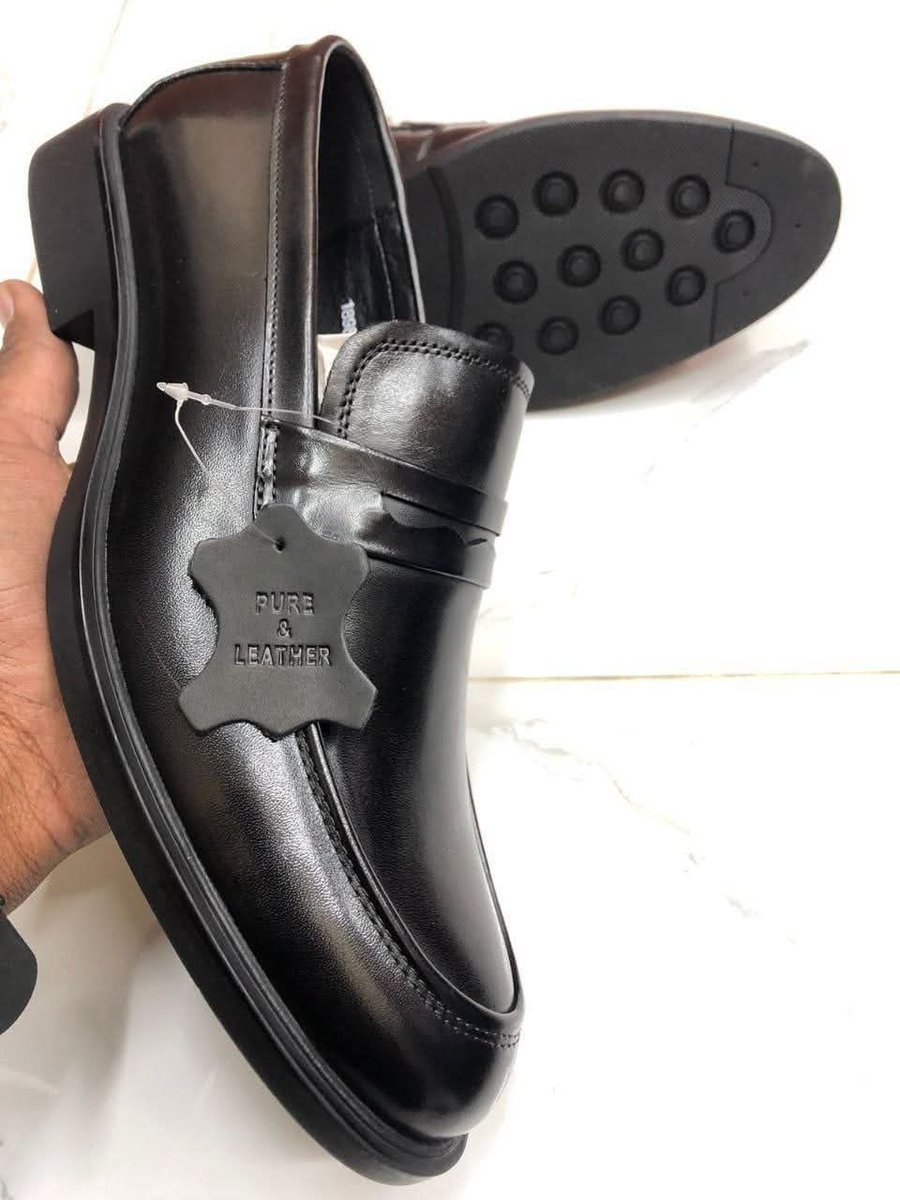 chumbewens's tweet image. PURE LEATHER WITH RUBBER SOLE 

ORIGINAL LEATHER SHOES FOR MEN 

SIZE 38 === 45

KSH 5499/= @osoroKE @osumo_brad @ItsBrianObuya @abuyamasta @Bookten8 @ItsJeffreyJeff @WaruiJohn2 @Josh001J #EndTimePower Roma one Africa market #comesachair2025 Glasner Gideon moi pepsi #morara