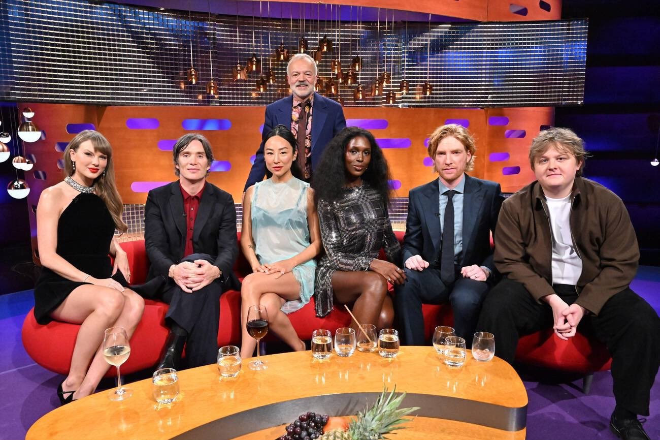 Taylor Swift News on X: "📸 | Taylor Swift on @TheGNShow with Cillian  Murphy, Greta Lee, Jodie Turner-Smith, Domhnall Gleeson and Lewis Capaldi!  https://t.co/aYKUwliTw7" / X