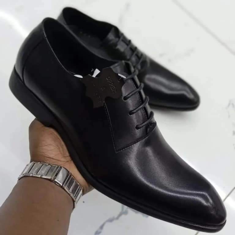 chumbewens's tweet image. PURE LEATHER WITH RUBBER SOLE 

ORIGINAL LEATHER SHOES FOR MEN 

SIZE 38 === 45

KSH 5499/= @osoroKE @osumo_brad @ItsBrianObuya @abuyamasta @Bookten8 @ItsJeffreyJeff @WaruiJohn2 @Josh001J #EndTimePower Roma one Africa market #comesachair2025 Glasner Gideon moi pepsi #morara