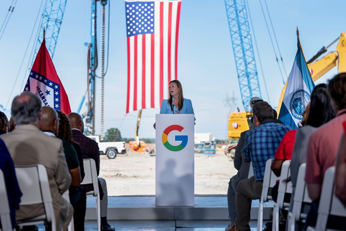 SarahHuckabee's tweet image. Today we broke ground on one of the largest investments in Arkansas — a $4 billion-dollar project in West Memphis.
@Google’s story echoes the resilience and success of Arkansas communities, and I’m thankful they’ve chosen to grow their future right here with us.
