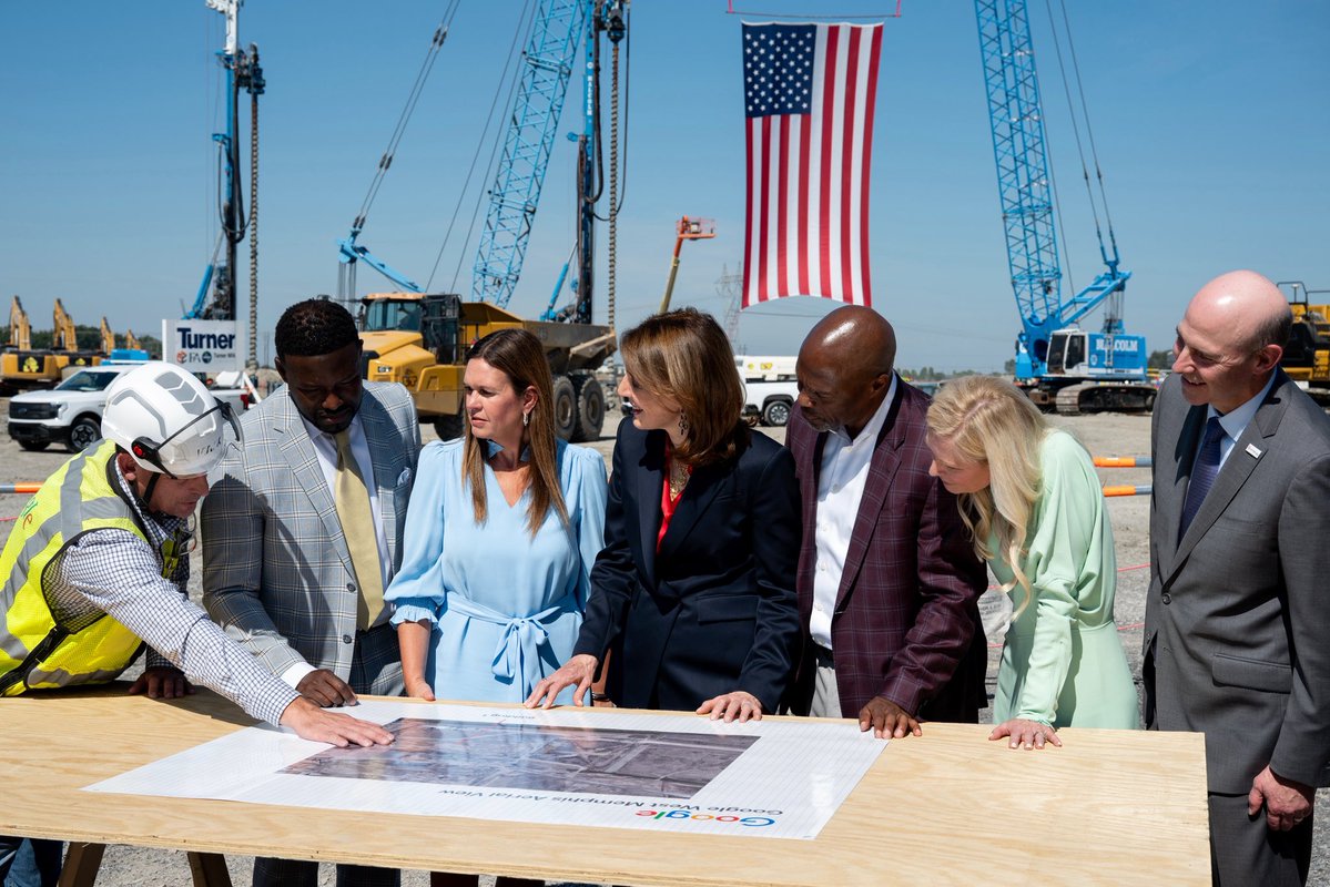 SarahHuckabee's tweet image. Today we broke ground on one of the largest investments in Arkansas — a $4 billion-dollar project in West Memphis.
@Google’s story echoes the resilience and success of Arkansas communities, and I’m thankful they’ve chosen to grow their future right here with us.