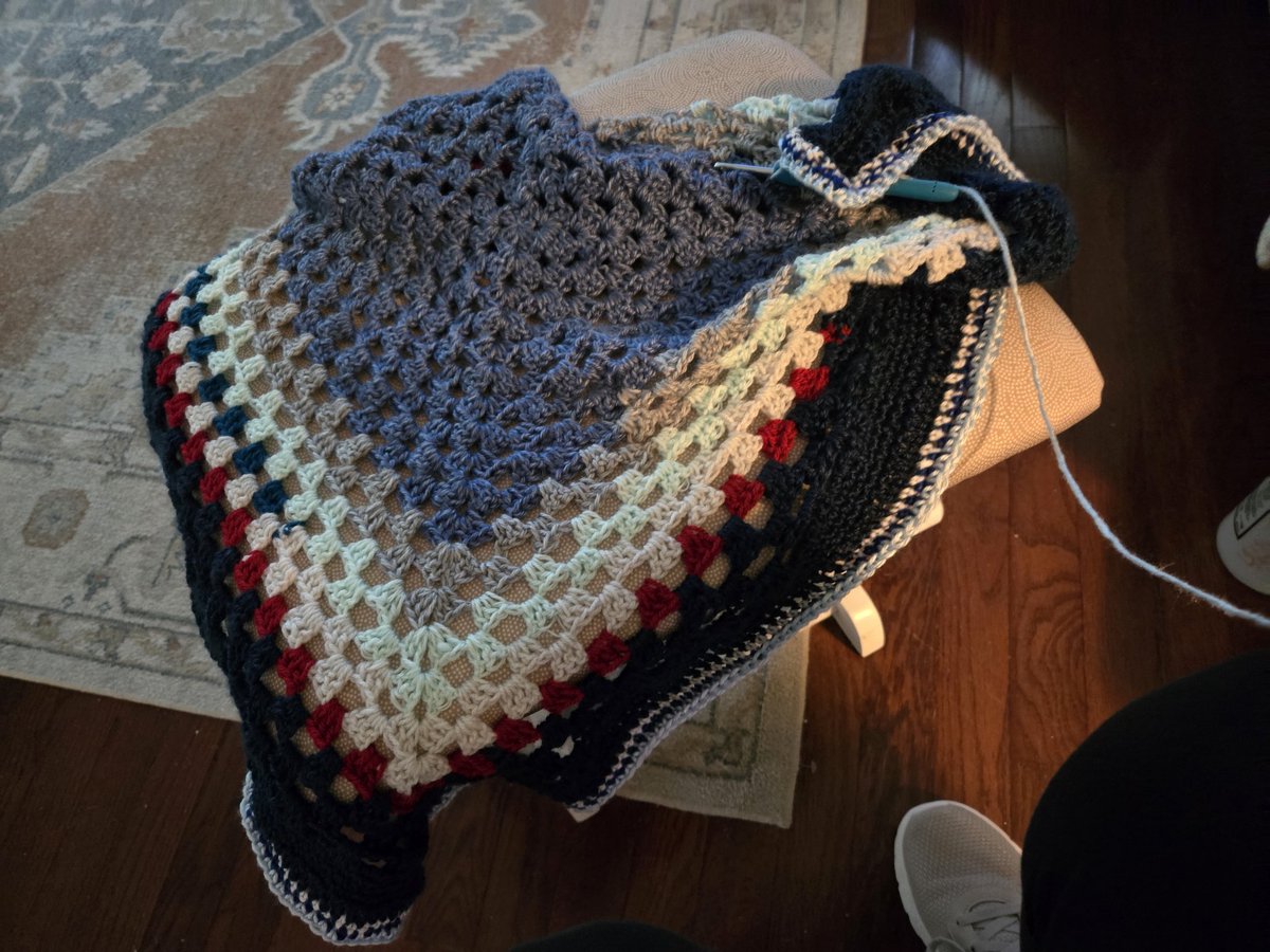 MadamQueen7072's tweet image. #currentproject a &quot;scrap yarn&quot; blanket for our dachshund, Sean Michael