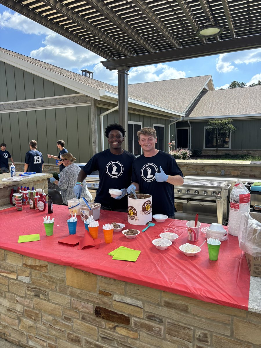 LeeUBaseball's tweet image. “The true soldier fights not because he hates what is in front of him, but because he loves what is behind him.”
-G.K. Chesterton

Our team got to meet, play games, and enjoy some ice cream with some of the greatest heroes you’ll ever meet at SE Tennessee Veterans Home. #FiredUp