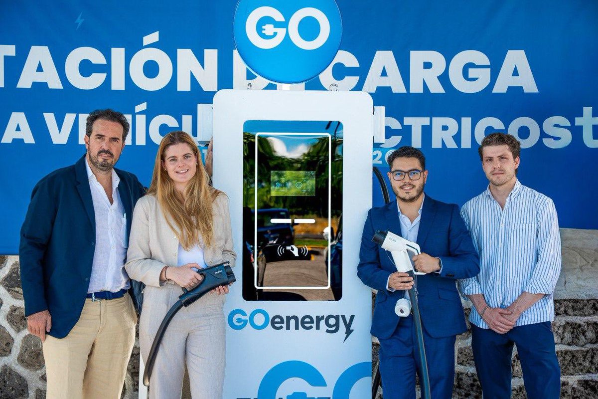 Smart_CityLATAM's tweet photo. Conducir un EV de la CDMX a Acapulco ahora es más seguro. 🔋⚡️
GOenergy abre una nueva Electrolinera de carga ultrarrápida (360 kW) para impulsar la transición hacia un transporte limpio y sustentable en México. 🌱🌎
#Electromovilidad #GOenergy https://t.co/72P4hQT6dw