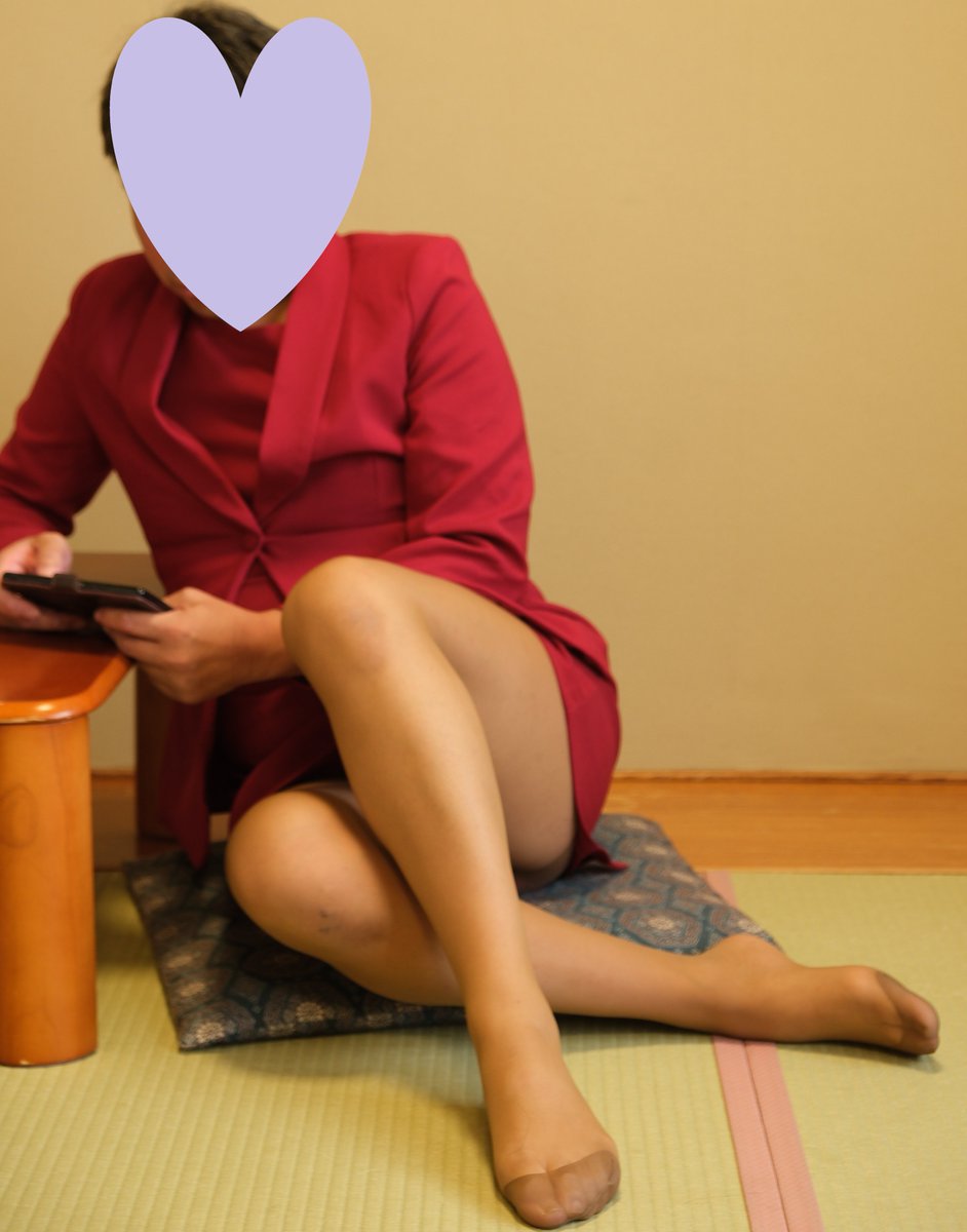 OkitakeA's tweet photo. 紅はパッションの彩♡👠💋 #redsuits #redhighheels #brownpantyhose #pantyhoseobsession #pantyhoseaddict #赤いスーツ #赤ハイヒール #ブラウンストッキング #サンタンブラウン #パンストフェチ #パンスト好き #女装 #女装男子 #パンスト脚 #パンストつま先 https://t.co/pa4zyMk4QR