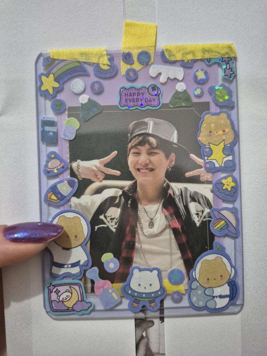 hesguccy's tweet photo. Feedback positivo pra @steezkstore que me vendeu esse yoongi de skool luv affair, chegou super bem embaladinho e sem tropeços kkkk, muito obrigada https://t.co/G8ATe2y7nw