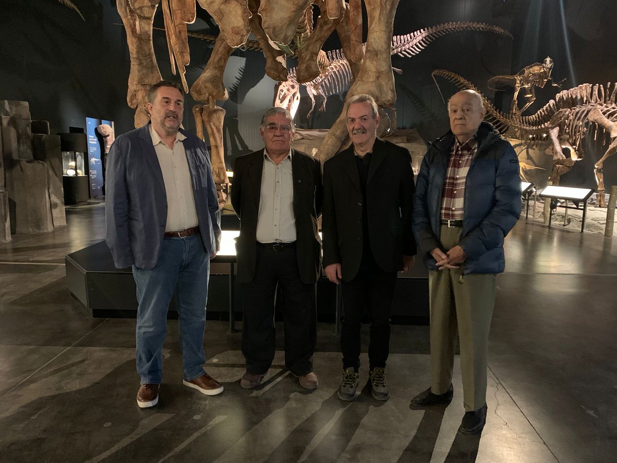 VerChubutense's tweet photo. LANZAMIENTO. Se presentó en el MEF el 55° Congreso Internacional de Periodistas Deportivos a desarrollarse del 14 al 17 de octubre en #Trelew.

🔹 Participó Darío Santos, Presidente del Círculo de Periodistas Deportivos del Chubut y el socio Honorario Hugo Edgar "el Negro" Gómez. https://t.co/IW6pwPfg4Z