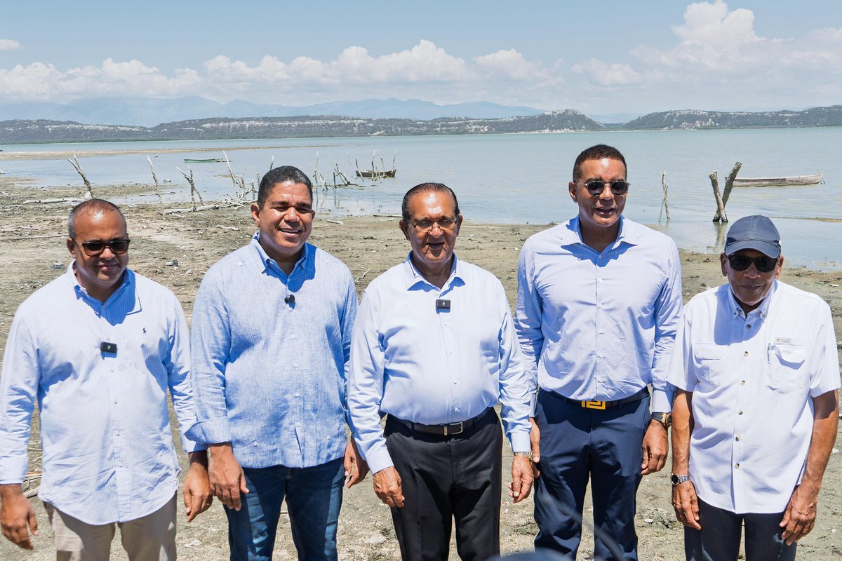 Hoy reafirmé mi compromiso con la recuperación y conservación de la Laguna Rincón en Cabral. Pescadores y comunitarios valoraron positivamente este esfuerzo en favor de nuestro medio ambiente y futuro sostenible. 🌿💧