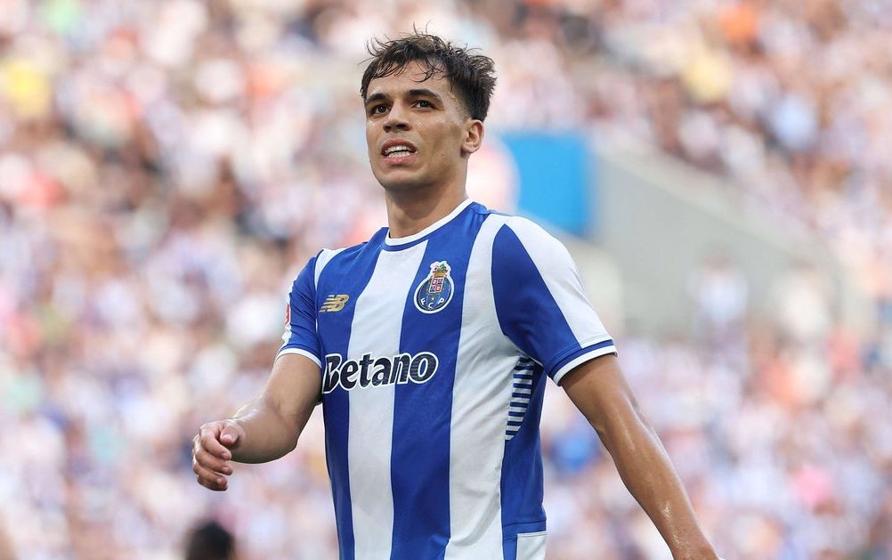 Entradas fundamentais no jogo.
O que jogam (e o que trabalham) estes meninos!