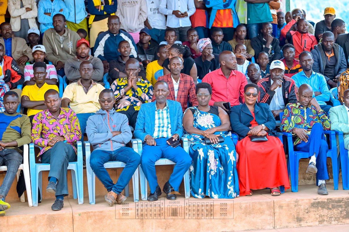 Umukuru w'igihugu c'Uburundi Nyenicubahiro <a href="/GeneralNeva/">SE Evariste Ndayishimiye</a> yashikirije Musitanteri wa komine  Bururi Godelive Ntakirutimana, imbere y'imvukira zikomoka ku ma zone atandukanye y'iyo komine mu ntara <a href="/burungaProvince/">Province Burunga</a> . Sebarundi yamusavye kuba indongozi nziza mu bikorwa vy'iterambere.