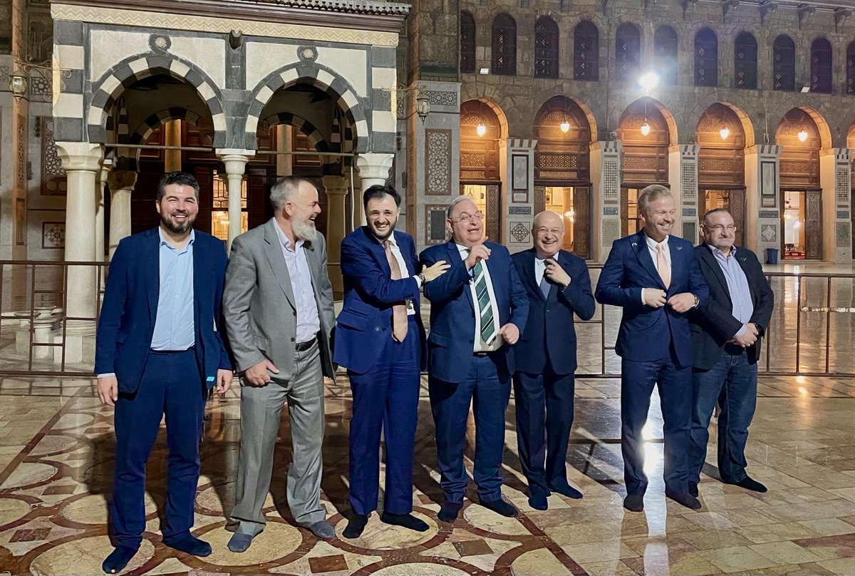 Au lendemain de la visite de la délégation de 42 entreprises françaises en Syrie, peut-on parler d'opération séduction de la part des autorités ? Oui.
Preuve en est la balade dans les souks avec quelques membres de la délégation, Mohammed Yusr Barniyeh, ministre des Finances,