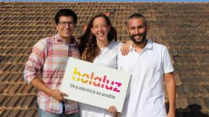 ElDeorion's tweet photo. La jueza falla a favor de los trabajadores de @HolaLuzcom
por el fin del teletrabajo. La sentencia todavía no es firme y la energética recurrirá. La empresa justificó estos cambios por causas económicas pero los tres directivos si se subieron el sueldo, lamentable actitud. https://t.co/a1dbmDtCaO
