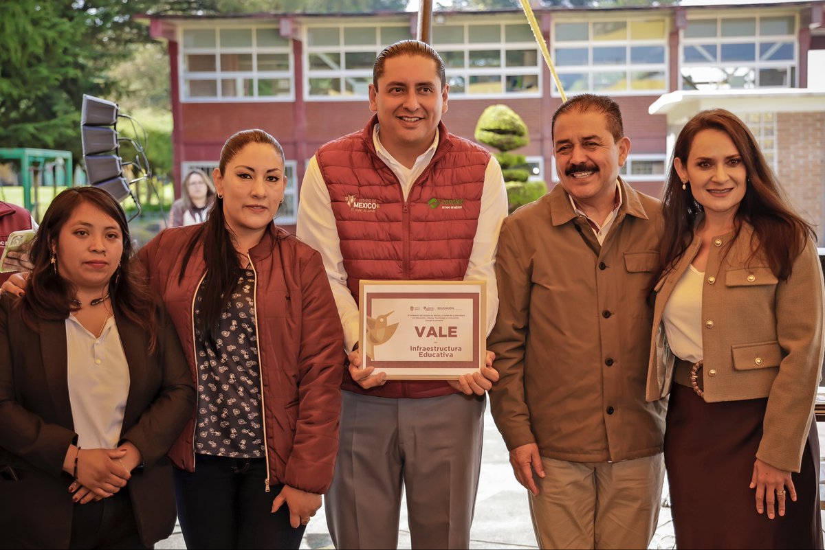 SeducEdoMex's tweet photo. Además, informó que se atenderán las necesidades de 17 escuelas de nivel medio superior en la región, fortaleciendo la educación de miles de jóvenes mexiquenses 👩🏻‍🎓👨🏻‍🎓.

#ElPoderDeServir https://t.co/7CmAJRAP82