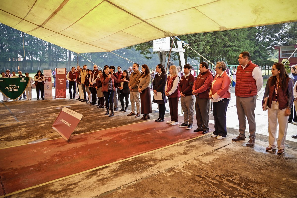 SeducEdoMex's tweet photo. Además, informó que se atenderán las necesidades de 17 escuelas de nivel medio superior en la región, fortaleciendo la educación de miles de jóvenes mexiquenses 👩🏻‍🎓👨🏻‍🎓.

#ElPoderDeServir https://t.co/7CmAJRAP82