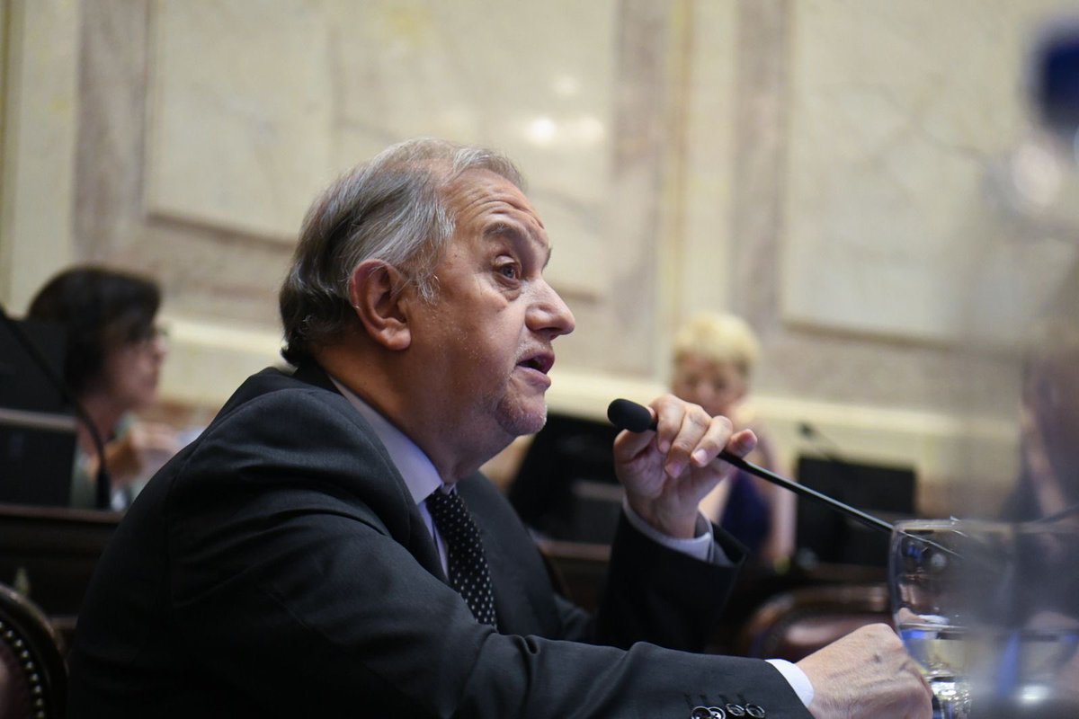 LinaresCarlosCR's tweet photo. ¡Revertimos los vetos contra las universidades y el Garrahan!

Con una abrumadora mayoría, logramos revertir los vetos impuestos por Milei a la Ley de Financiamiento Universitario y la Ley de Emergencia en Pediatría.

Frente a la insensibilidad del gobierno hacia un pueblo que está sufriendo, defendimos dos pilares fundamentales para los argentinos: la educación y la salud pública.

Como siempre sostenemos, en un contexto donde la gente padece las consecuencias de políticas excluyentes, es cuando más se necesita un Estado presente para atender sus necesidades.