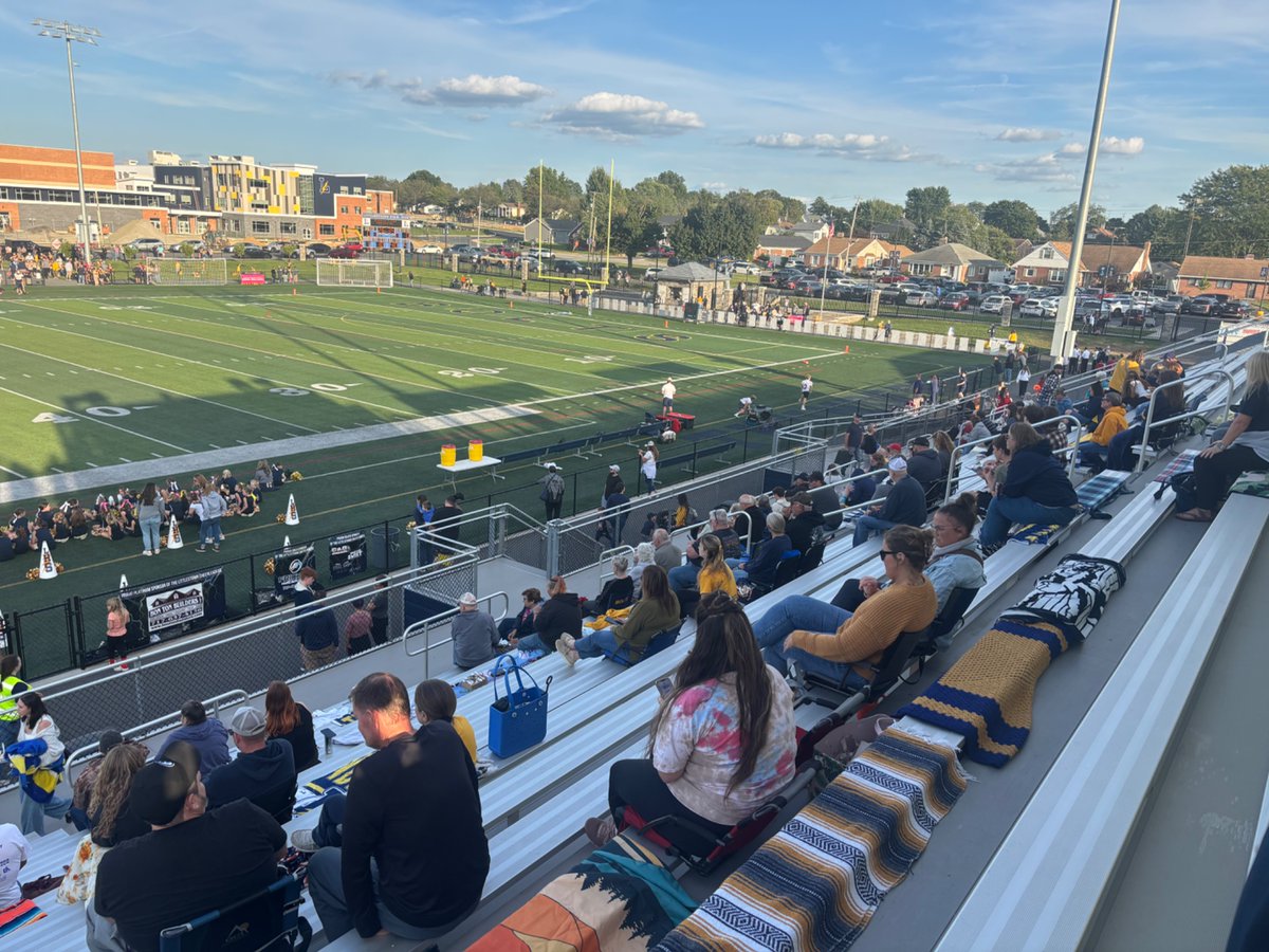 Nice little stadium here at Littlestown. No track. Crowd closer to the game. My kinda place. Go Comets ☄️