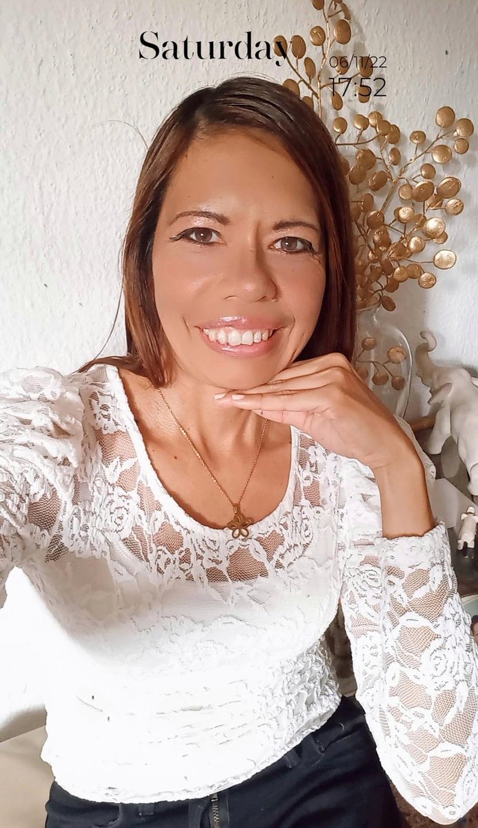 yolucecita's tweet photo. Wuenas mis Xseros. Aqui mi #TBT, en los tiempos de Aquiles..... 😁😆. Aja, No contaban con mi astucia! Echando Papel y Lápiz. Cuando jugaba con el tinte. Vida y Salud ✌🏼😎
#TBT #TBThursday #RecordandoAndo
#Tinte #Castaño #Enrulada #Ondas #Happy #Secado
😊☺️😉 https://t.co/F2zUBTux92