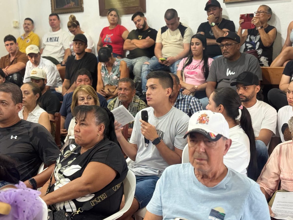 🤝 Consejo de Seguridad en Santa Fe de Antioquia

La Secretaría de Gobierno, junto a nuestro alcalde Yamid Carvajal y diferentes entidades competentes, se reunió con comerciantes y comunidad en un nuevo Consejo de Seguridad.

🟢#SantaFedeAntioquiaEsRenovación