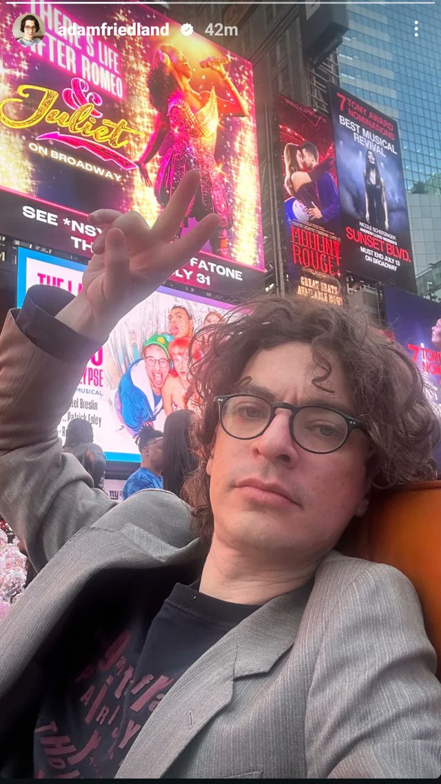 KFCucumber's tweet photo. @AdamFriedland Photoshop of this https://t.co/I8ISsnKu0d