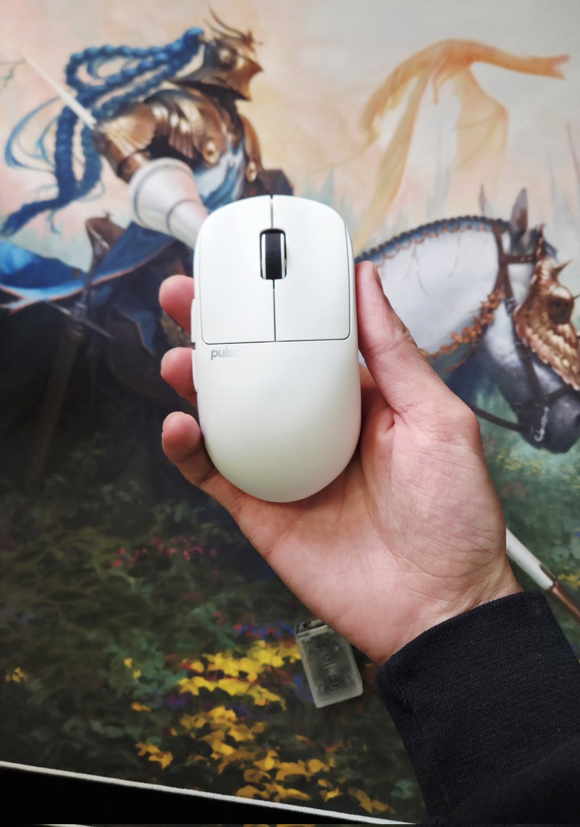 GoldEcs's tweet image. Been waiting for this bad boy to launch for a while. Definitely one of my personal favorite mouse shapes. So far the Crazylight feels awesome. 20 grams lighter than the eSports ed. is such an immense difference and so far there doesnt feel like much of a quality compromise at…