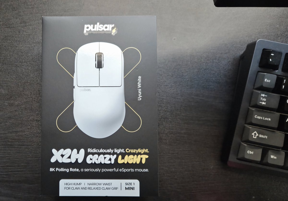 GoldEcs's tweet image. Been waiting for this bad boy to launch for a while. Definitely one of my personal favorite mouse shapes. So far the Crazylight feels awesome. 20 grams lighter than the eSports ed. is such an immense difference and so far there doesnt feel like much of a quality compromise at…