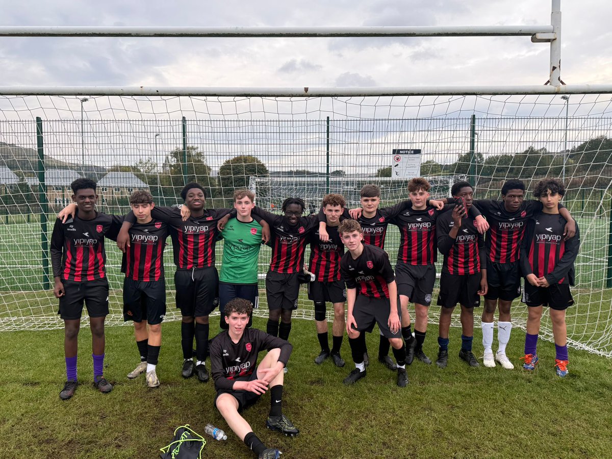 PE_NewmanRC's tweet image. First victory of the season for our Yr 11’s! 3-1 winners in a closely fought match - a great team performance. Well done to Abd for being awarded MOTM 👏#teamnewman @MrsKP_Newman @NewmanRCCollege