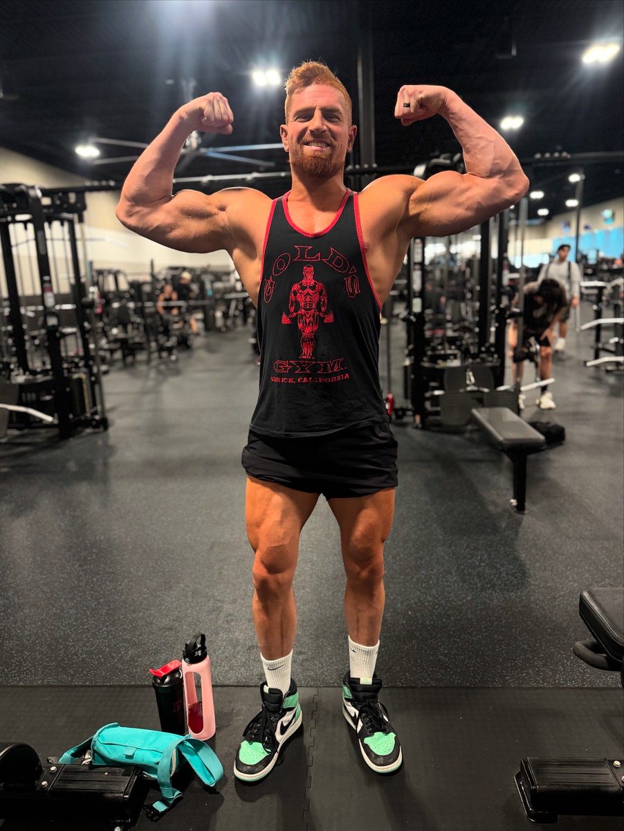 justgal_'s tweet image. Trained some delts before I win some belts dummies ❤️😎 #MintCondition #itsGal