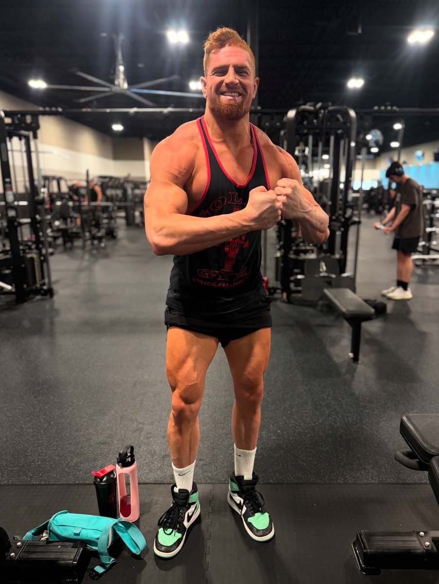 justgal_'s tweet image. Trained some delts before I win some belts dummies ❤️😎 #MintCondition #itsGal