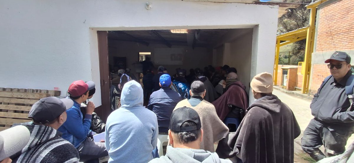asomineros's tweet photo. #Ayer La Escuela de Ingenieros Militares de Bogotá, capacitó a los trabajadores de nuestras empresas asociadas  dandoles el certificado de Idoneidad como Operador de Explosivos! Siempre Trabajamos de la mano con la Institucionalidad! @IndumilColombia @CARCDMB @ANMColombia https://t.co/TLtFHGqTTY