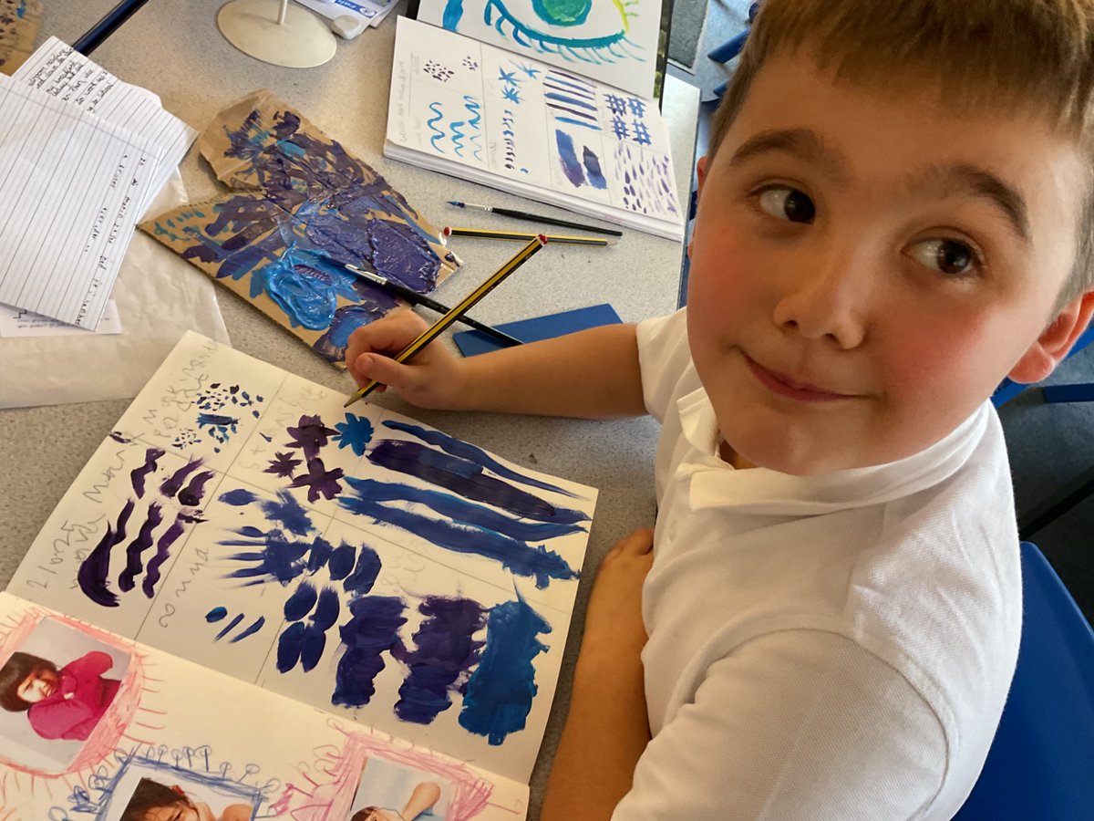 FPS_4_BStorms's tweet photo. Mark Making in our Art lessons this week. We are using paint pallet essentials #fpsart https://t.co/DQ8LOmYRbM