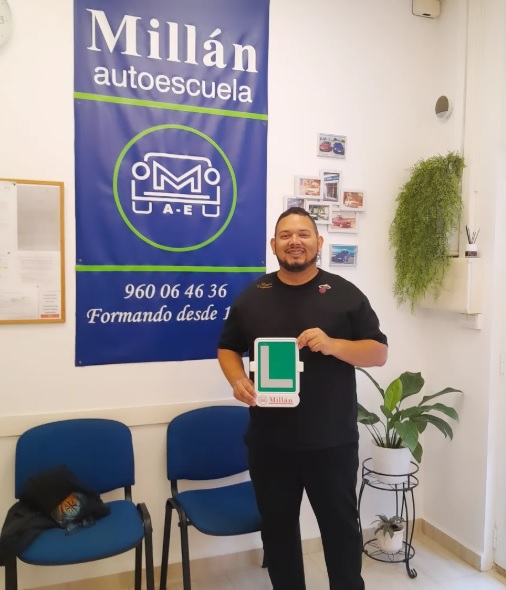 OTRO JINETE CON SU L DE "LISTO PARA CABALGAR"
FELICIDADES BRYAN !!
👍🏼💪🏽🍀