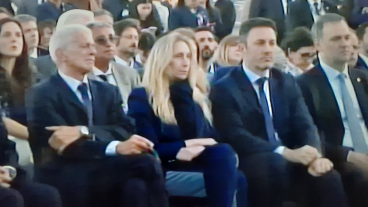 montenegro_tom's tweet photo. El gobierno te habla del nuevo código penal, las nuevas penas que quieren, pero por ejemplo para la #Estafalibra no dijeron nada, para los candidatos ligados al Narco tampoco y para la coima de su hermana menos.
#NoAlFMI
#Estafa
#Endeudamiento 
#Pobreza 
#Hambre 
#Mentiras https://t.co/ULZKr1xjjY