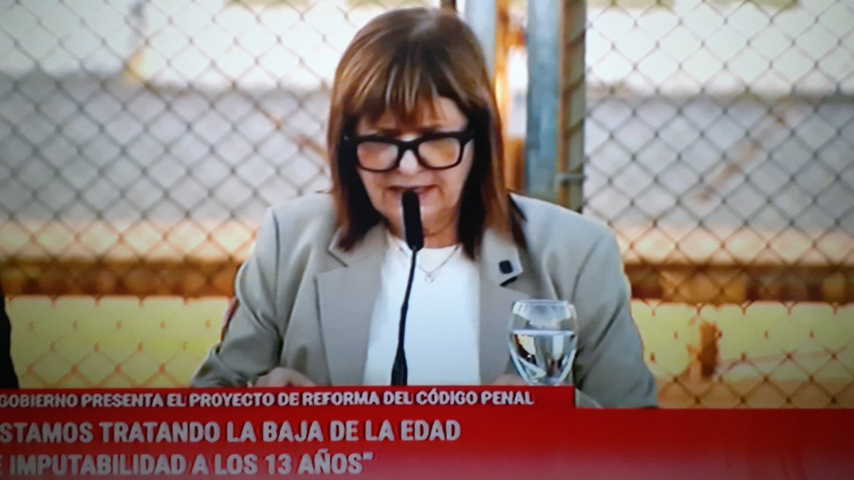 montenegro_tom's tweet photo. El gobierno te habla del nuevo código penal, las nuevas penas que quieren, pero por ejemplo para la #Estafalibra no dijeron nada, para los candidatos ligados al Narco tampoco y para la coima de su hermana menos.
#NoAlFMI
#Estafa
#Endeudamiento 
#Pobreza 
#Hambre 
#Mentiras https://t.co/ULZKr1xjjY