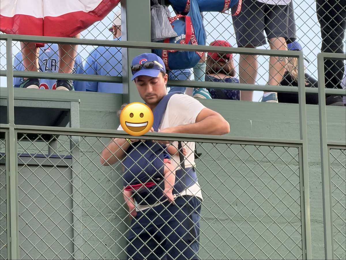CubsBallhawk_'s tweet image. I’m rooting for the dad that brought the baby to the bleachers by himself
#CUBS #BeHereForIt #padres #PostSeason
