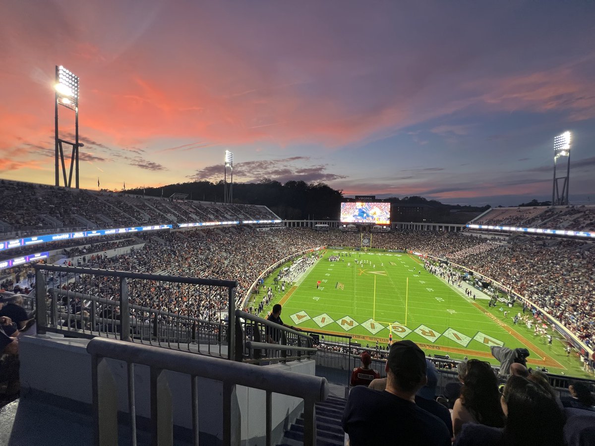 Kez2109's tweet photo. @TheColbyD Scott stadium is beautiful place to watch a game but @KramerCentric is right student sections are universal. 35% #noles fans, #Primetime game biggest home game &amp; can’t sell it out. Noise was all piped in from video board, never heard the band. https://t.co/nldPkNxPno
