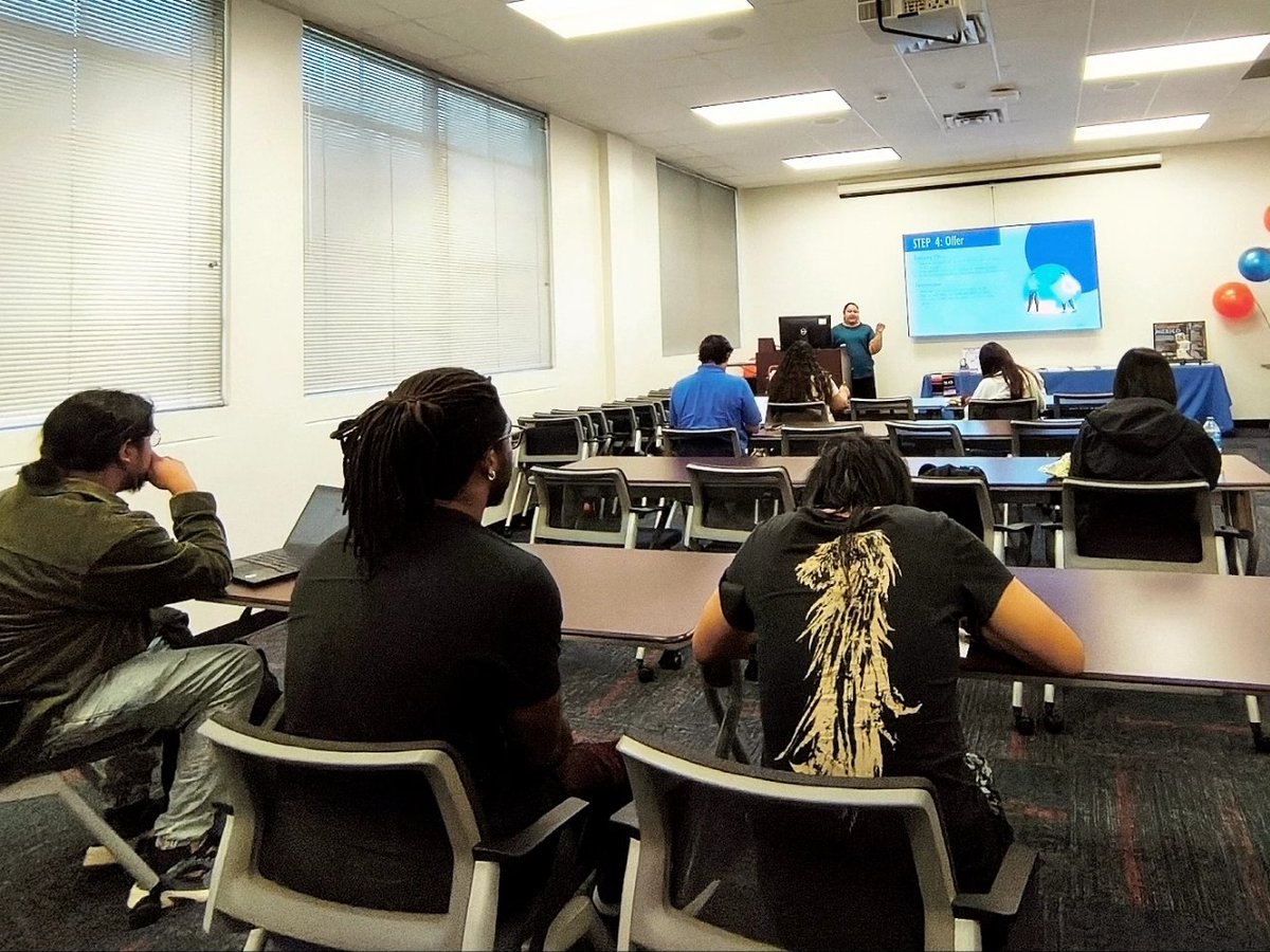 Thank you to all who joined us for our first Academic/Leadership workshop of the semester! A special shoutout to Career Development Specialist Gabriela Rodríguez for making it possible! Stay tuned for our next workshop, Balancing Time, coming on October 15!