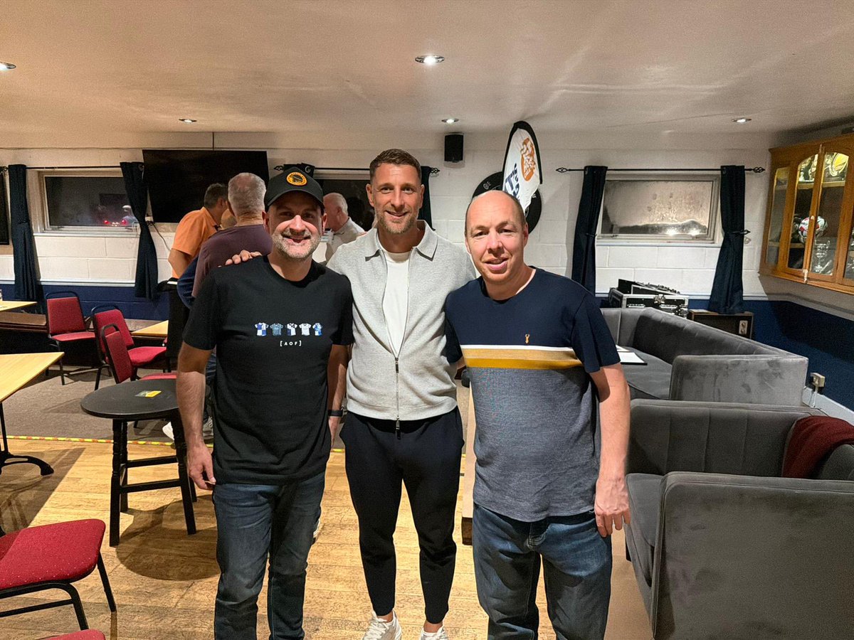 <a href="/Twentyman_Owers/">Twentyman & Owers</a> <a href="/Scotty_Murray/">Scott Murray</a> <a href="/brown_628/">Lee Brown</a> Cracking night really enjoyed it 👏🏻