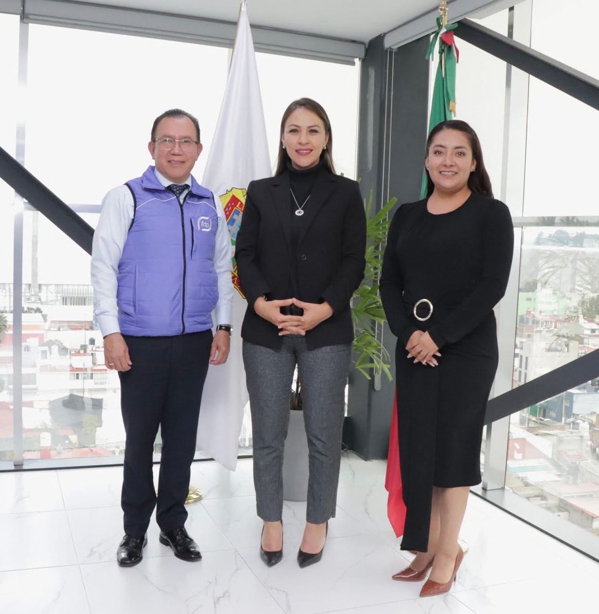 Mónica Chávez Durán (@monicachduran) on Twitter photo El acceso a la justicia con perspectiva de género es un derecho que todas debemos ejercer. Me reuní con José Candelario Seseña, Titular de la #IFDPEdoMex <a href="/defensoriaifdp/">Defensoría Pública Federal</a>, para sumar esfuerzos en favor de las mujeres. En el <a href="/Edomex/">Gobierno del Estado de México</a> trabajamos por un futuro más justo e igualitario. El acceso a la justicia con perspectiva de género es un derecho que todas debemos ejercer. Me reuní con José Candelario Seseña, Titular de la #IFDPEdoMex <a href="/defensoriaifdp/">Defensoría Pública Federal</a>, para sumar esfuerzos en favor de las mujeres. En el <a href="/Edomex/">Gobierno del Estado de México</a> trabajamos por un futuro más justo e igualitario.