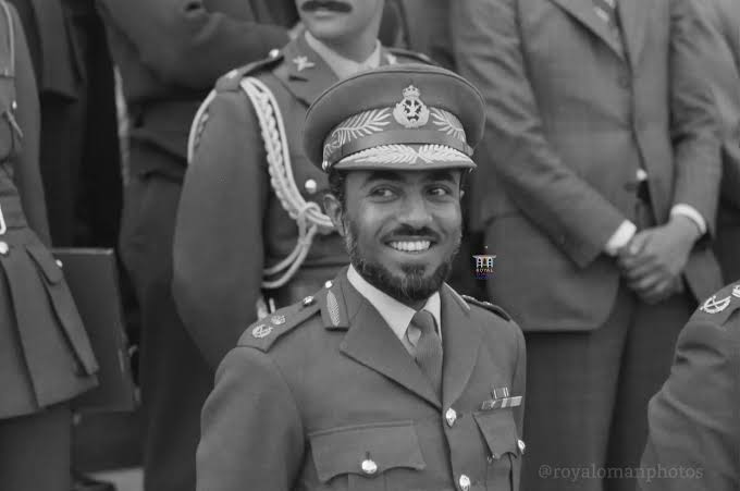 #ميدان_مطرح
طِبتَ حياً ثمَّ طابَ المَرْقَدُ
كنتَ نورَ الفجرِ من بعدِ الظلام