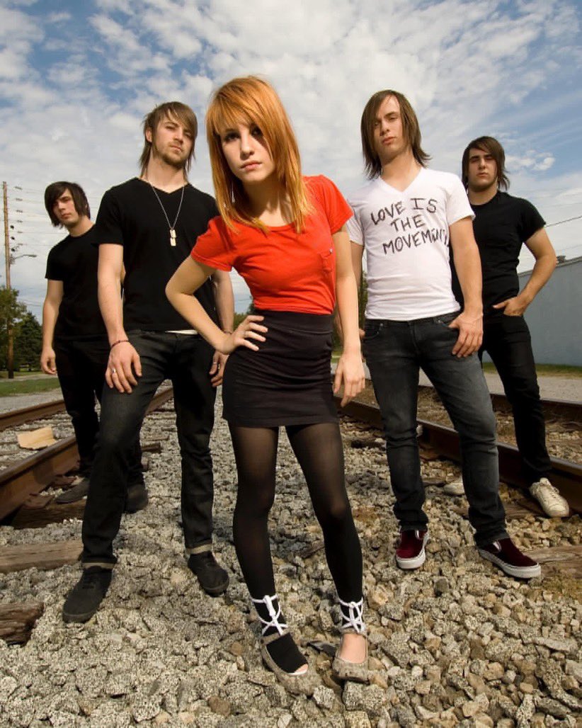 XtremeMerch's tweet photo. Paramore, 2006. https://t.co/iFuYnwd4Xf