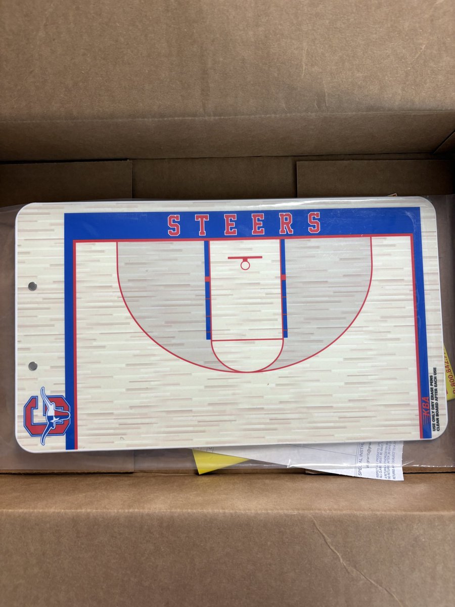 QFossett44's tweet image. New board is in🤘🏻🏀 Thanks @KBA_Coach it looks great! 

#A3 
#ToughandTogether