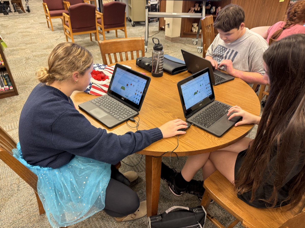 MrKline_EdTech's tweet image. Eighth grade Scientists in Mr. Howe’s Science class took to @tinkercad to design classroom utensils and molecules for their classroom. They will be voting on the best designs and 3D print them over the next couple days. 🧑‍🔬 @twinlakesschool 🔴⚪️