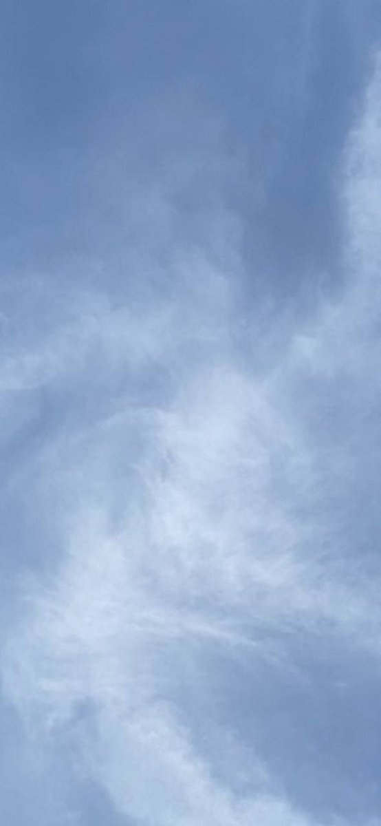 caraballo314's tweet photo. Eres la única mujer que me haces enmudecer,silenciar, ser invisible, y en paralelo revolucionar mi corazón, soñar, llorar y reír... Las nubes y el aire que compartimos son nuestro testigo.

Recuerda, esa es tu magia, y por ello siempre te tengo junto a mi. 

#TeQuieroBonita https://t.co/ezaR53Khmn