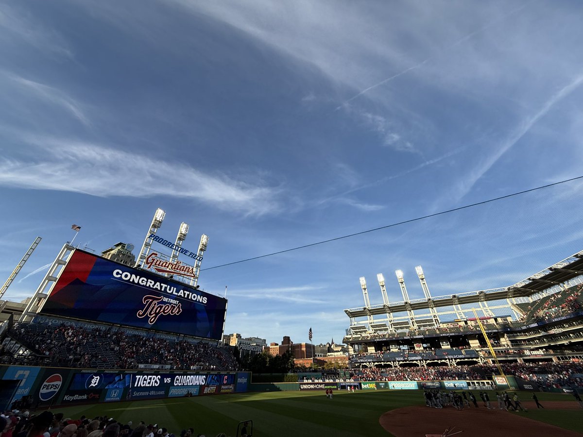 Classy move by the <a href="/CleGuardians/">Cleveland Guardians</a> but ☹️ ☹️ ☹️ 🥲 #GuardsBall