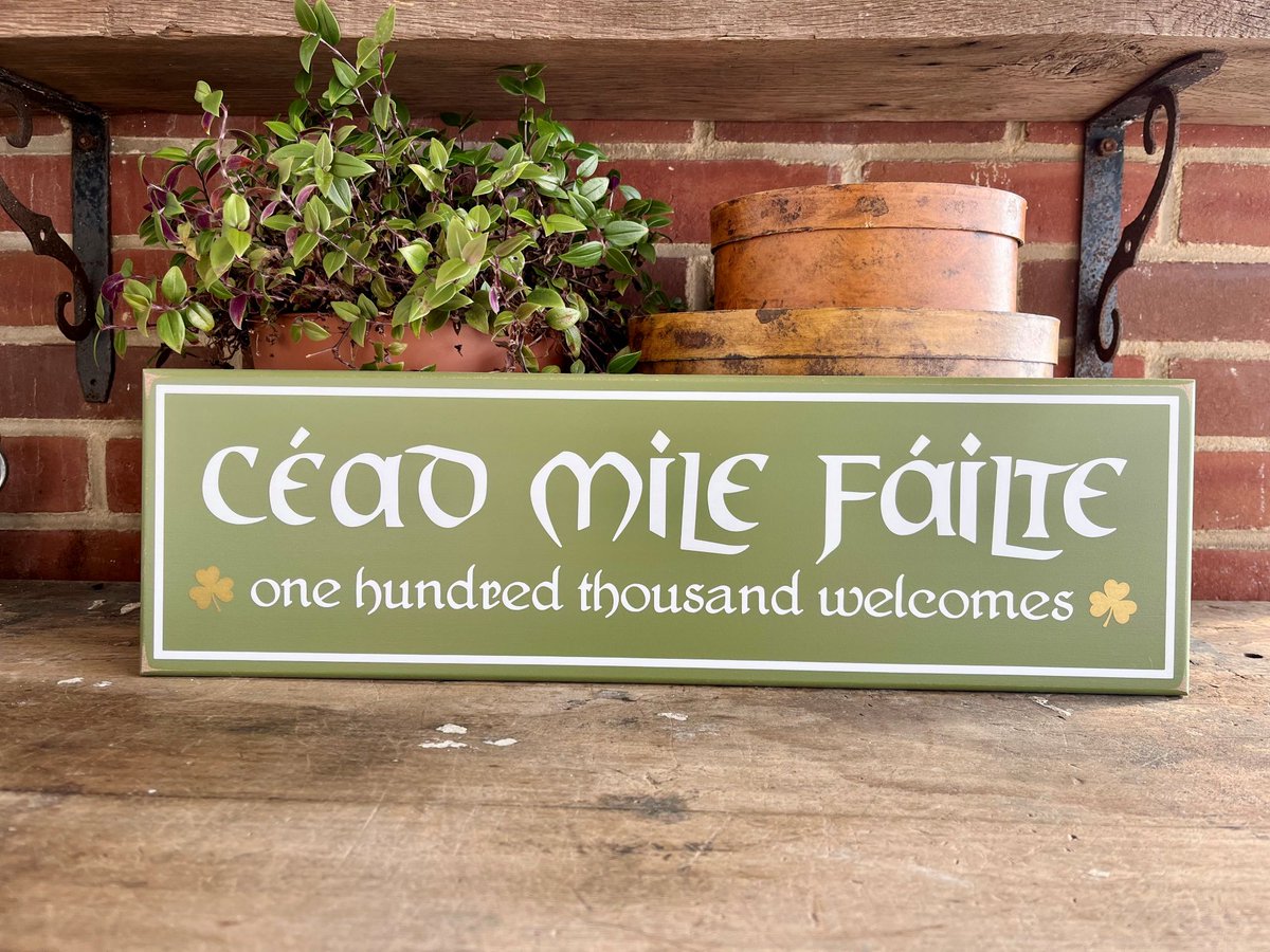 CountryWorkshp's tweet photo. #IrishWelcome Sign / Céad Míle Fáilte / One Hundred Thousand Welcomes #IrishFamily #smilett23 https://t.co/DNsT28g6sg via @Etsy https://t.co/mzjQkbLNwQ