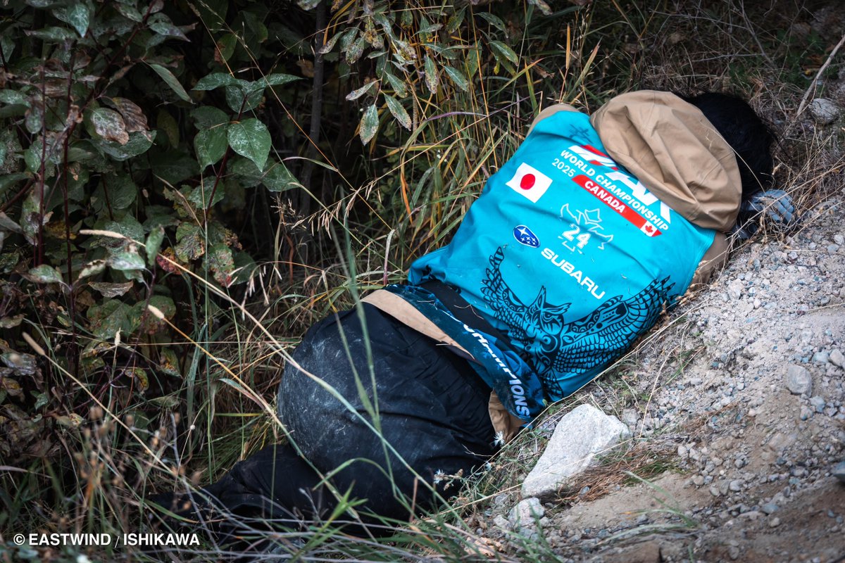 eastwind_mgr's tweet photo. 【Expedition Canada】ジョージ転倒!
ラストバイクのステージでバイクボトルを取ろうとしたところ、悪路にタイヤが取られて転倒。
ジョージは立ち上がり、最後のチカラを振り絞ります。
写真:石川貴大
#arws #adventurerace #expeditioncanada #eastwind
#イーストウインド #アドベンチャーレース