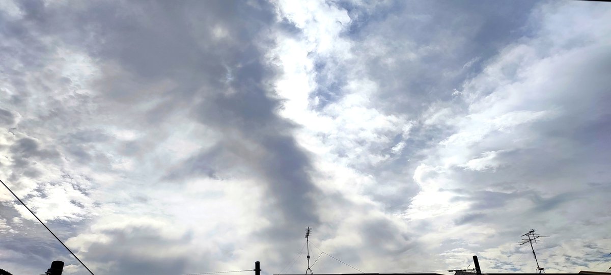 jyoniin_hoshi's tweet photo. おはようございます🫡
今日は1日曇り空☁
埼玉秩父地方では雲海が出現、今秋初めての幻想的な光景が見られたそうです。
マンウィズ🐺の皆様、London♪お疲れ様でした🙏
参戦された方々の投稿、とても有り難いです👍😊
素敵な会場✨に多くの人達、個々の🐺さん達の姿が可愛い🤗
#London
#雲海
#MAWM https://t.co/DOxoZqkzzG